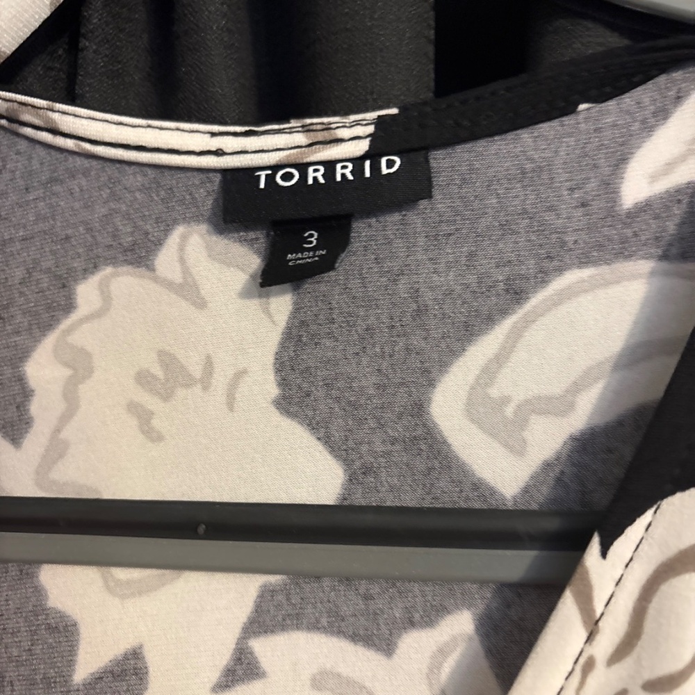 Torrid Black & White Floral Dress - Picture 2 of 5